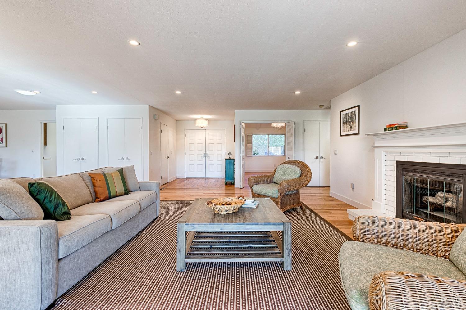 439 Twin Lakes Cir