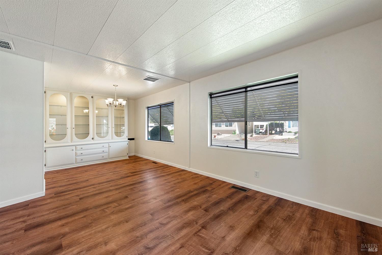 92 Westgate Cir