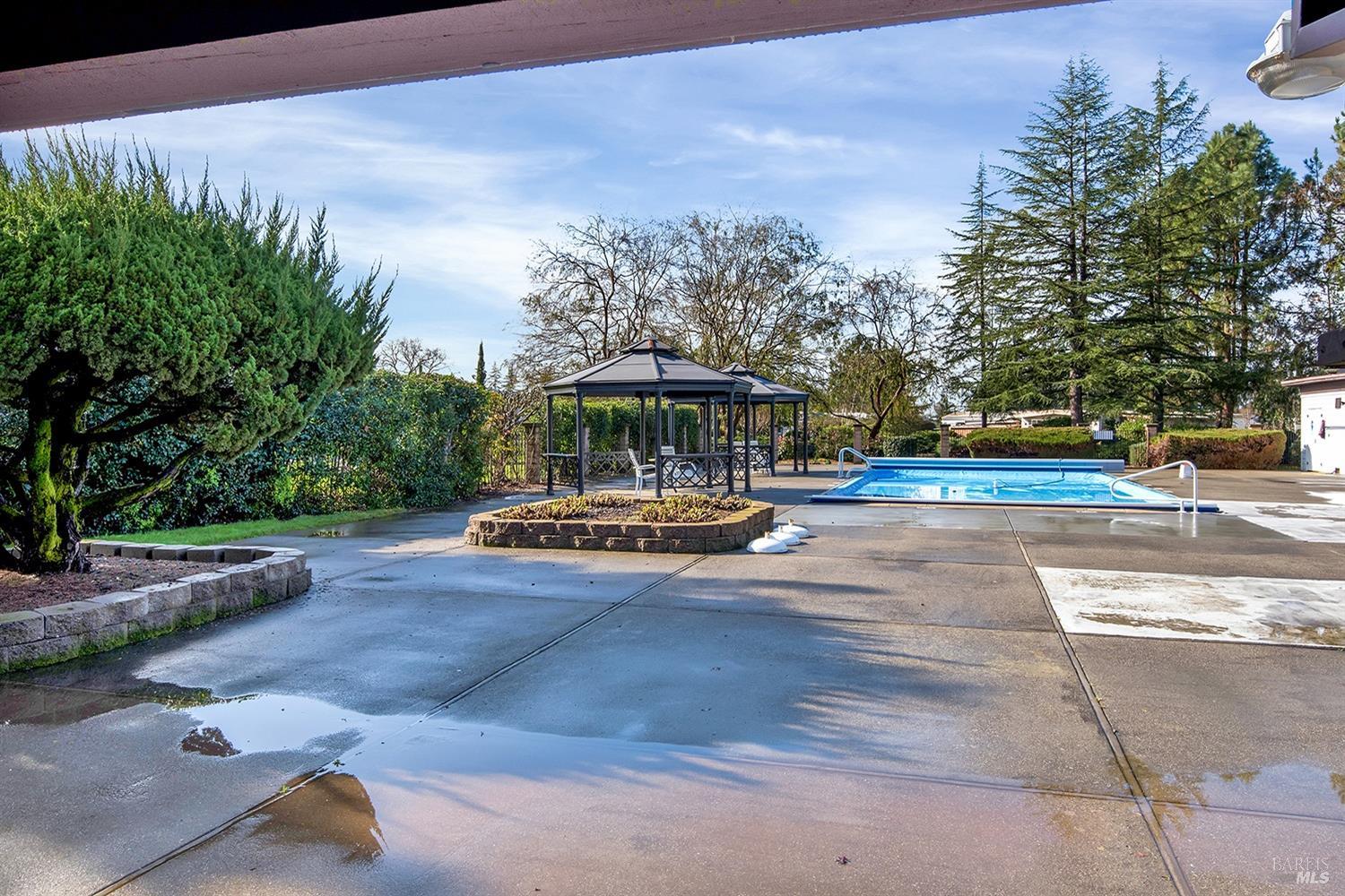 92 Westgate Cir