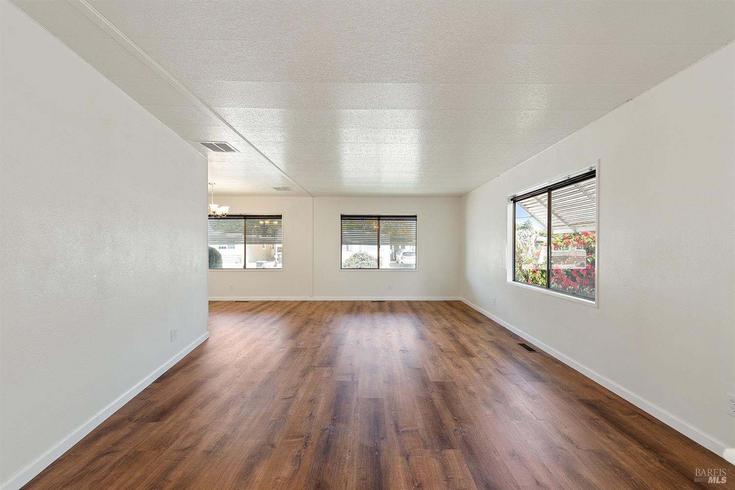 92 Westgate Cir