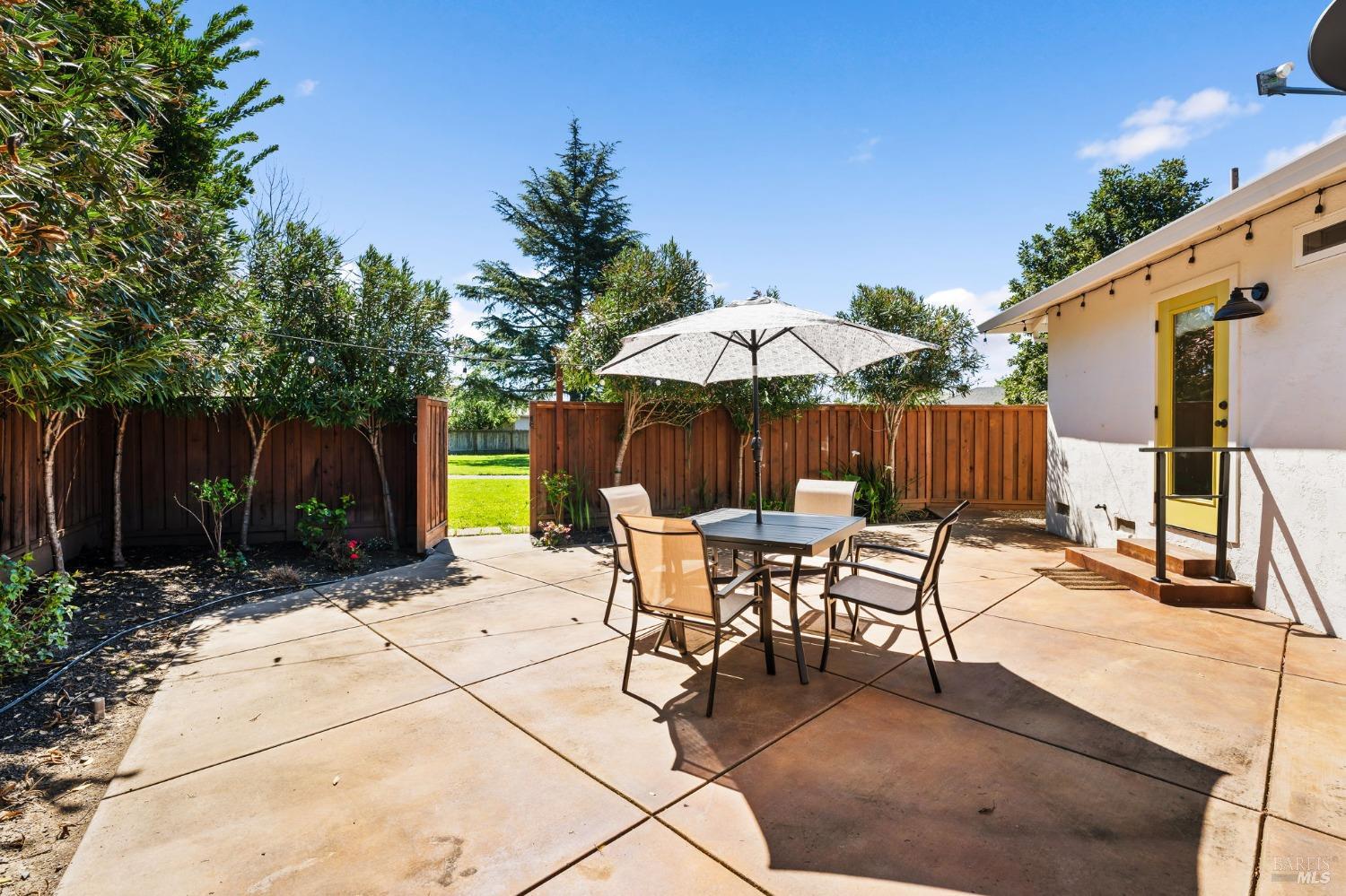 305 Cypress Cir