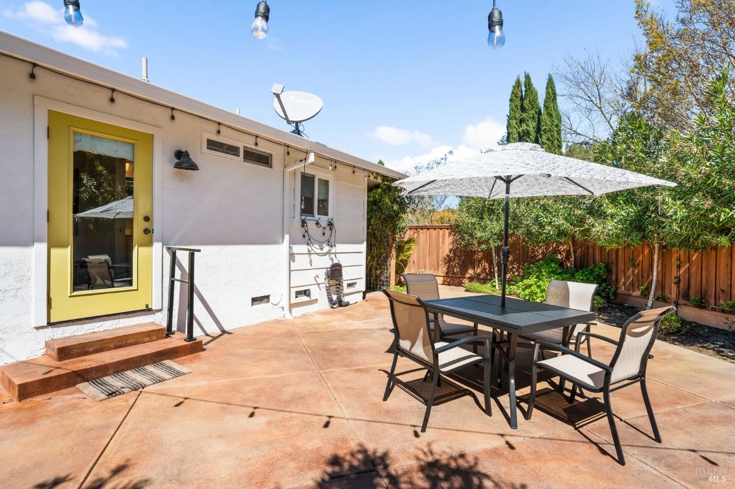305 Cypress Cir