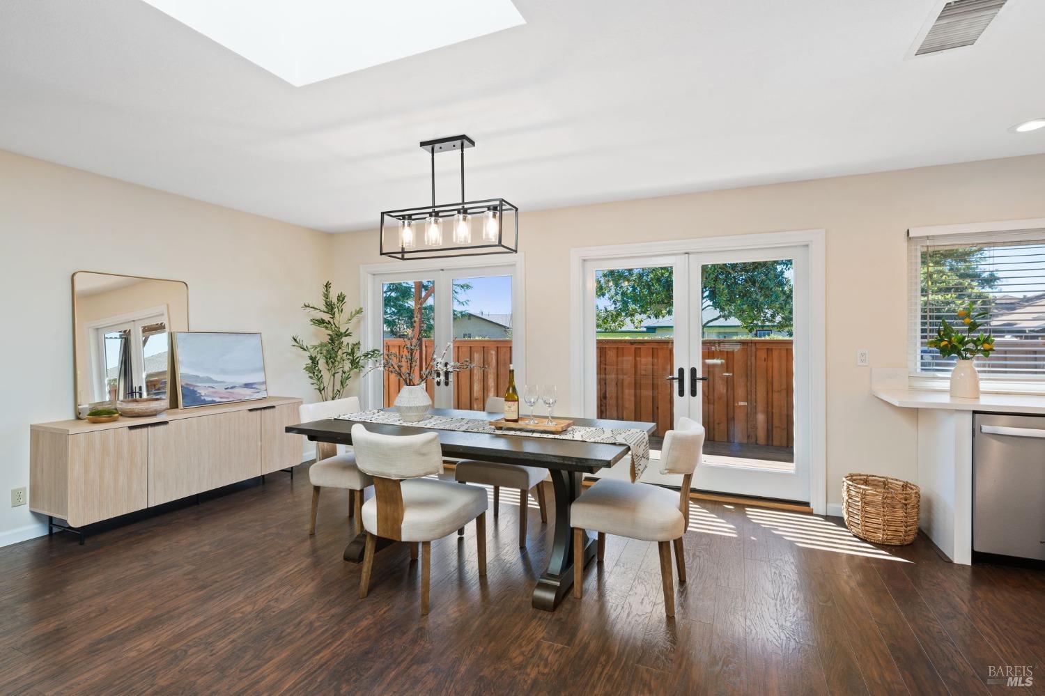 305 Cypress Cir
