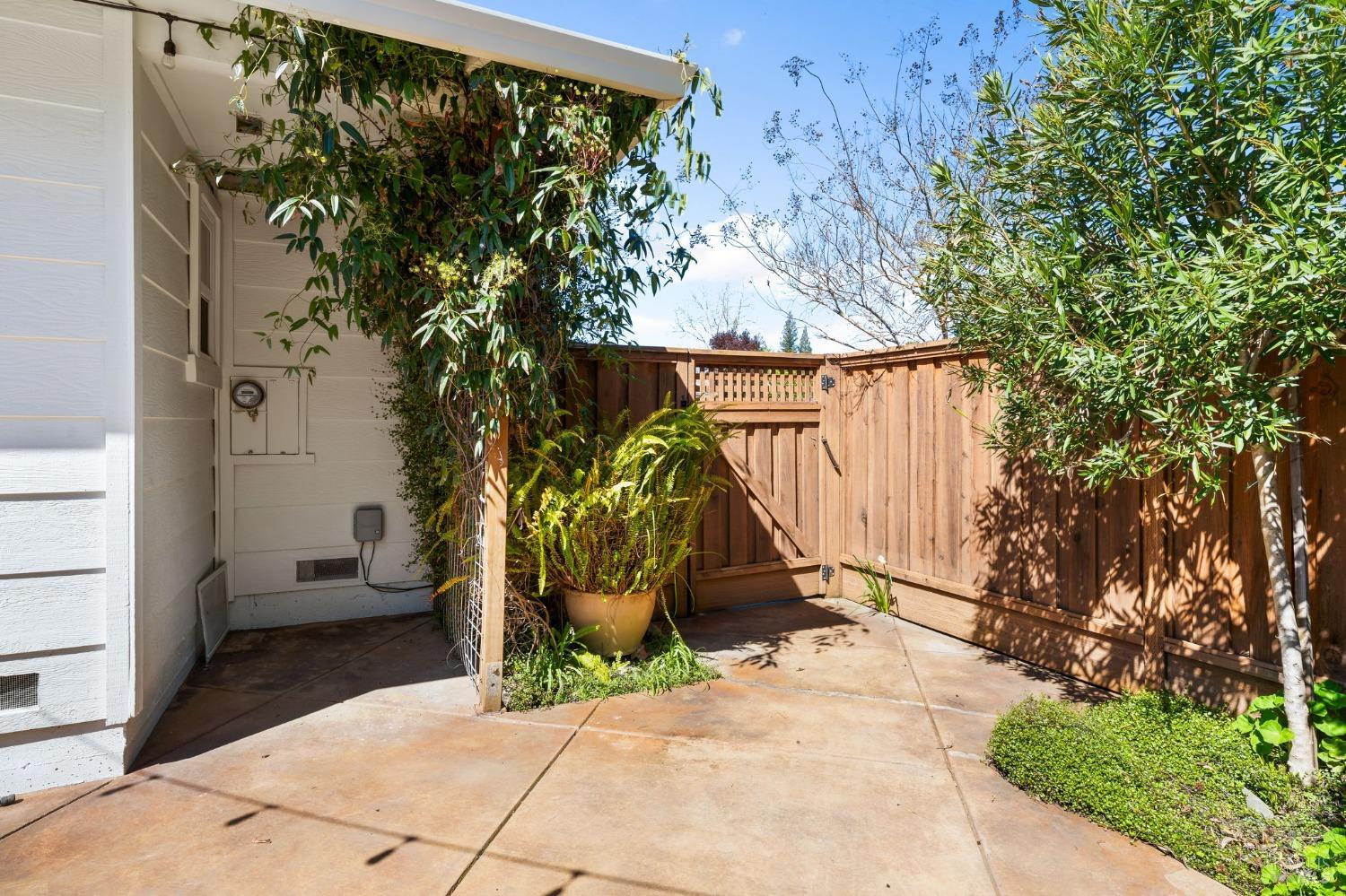 305 Cypress Cir