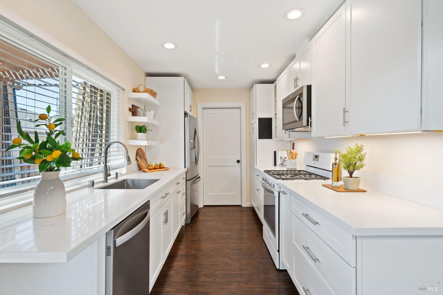 305 Cypress Cir