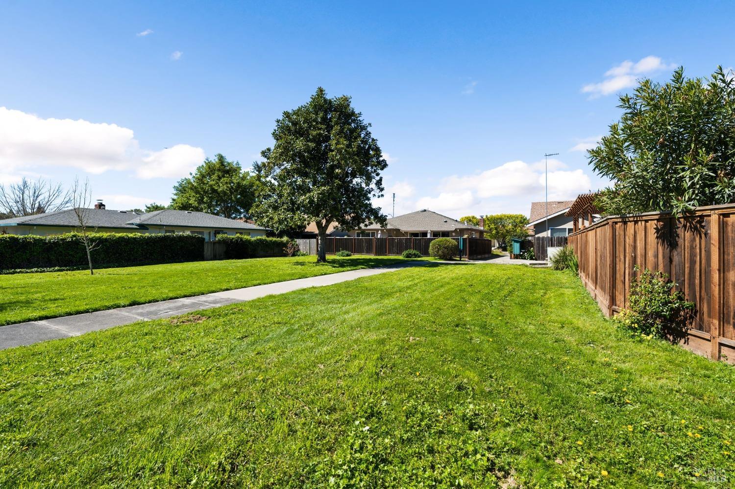 305 Cypress Cir