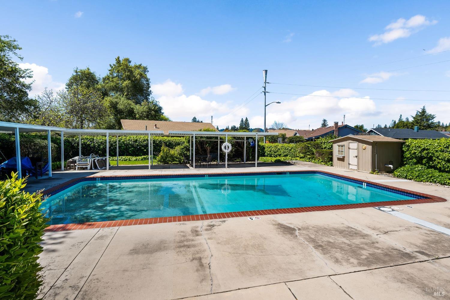305 Cypress Cir