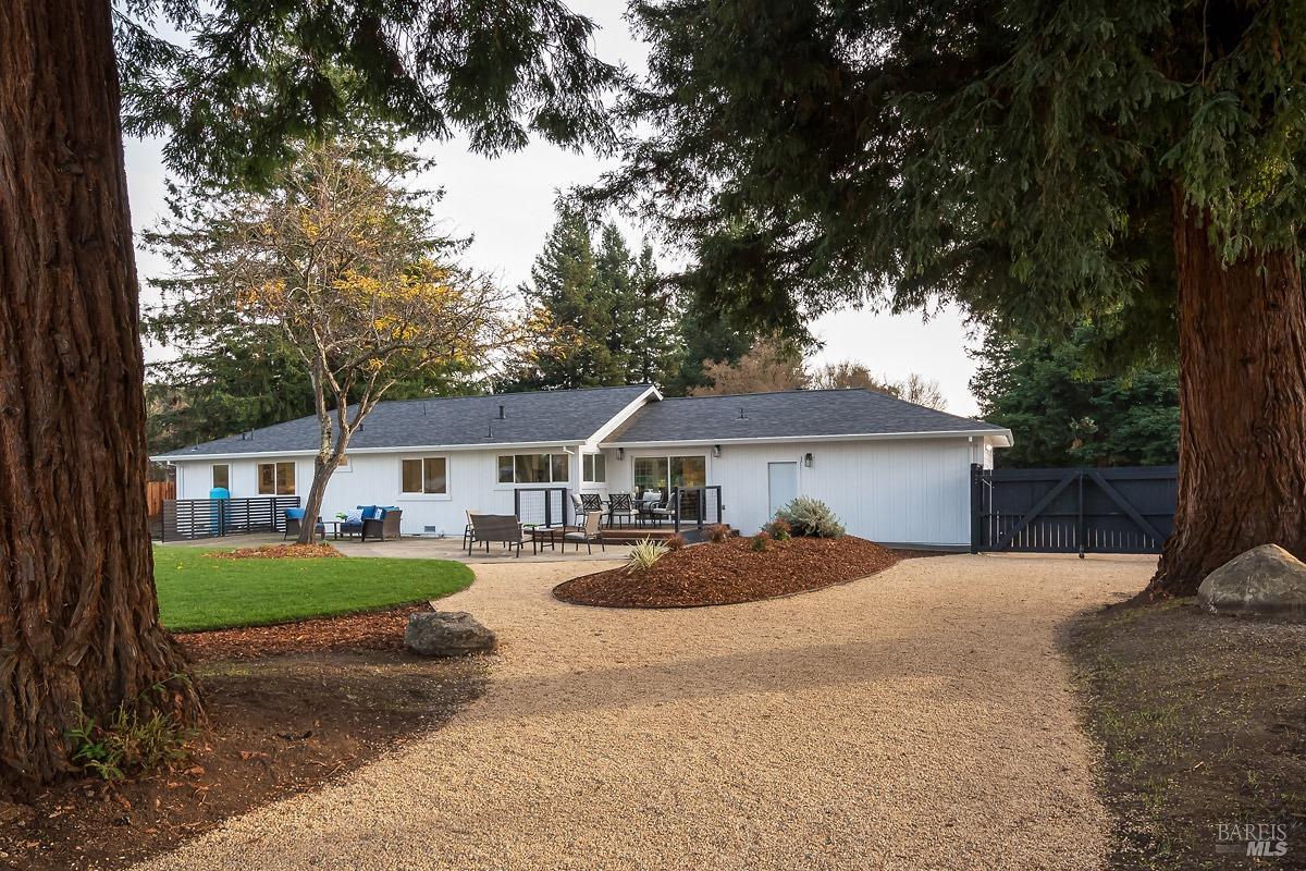 1941 Weiss Ln