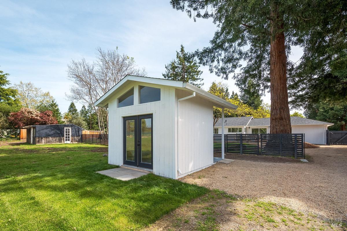 1941 Weiss Ln