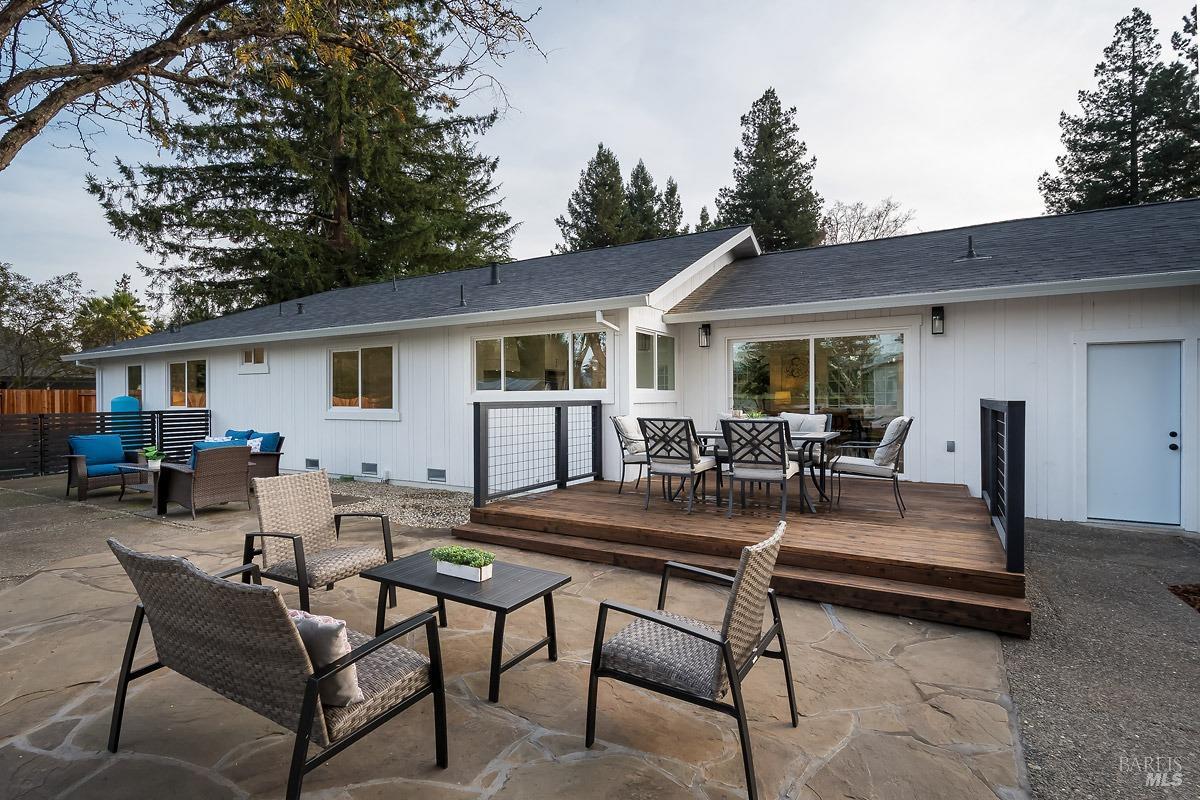 1941 Weiss Ln