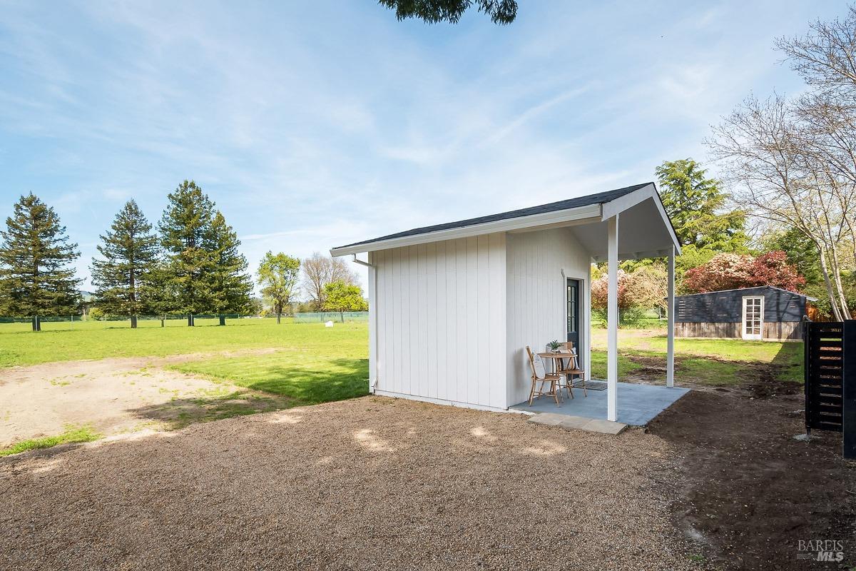 1941 Weiss Ln