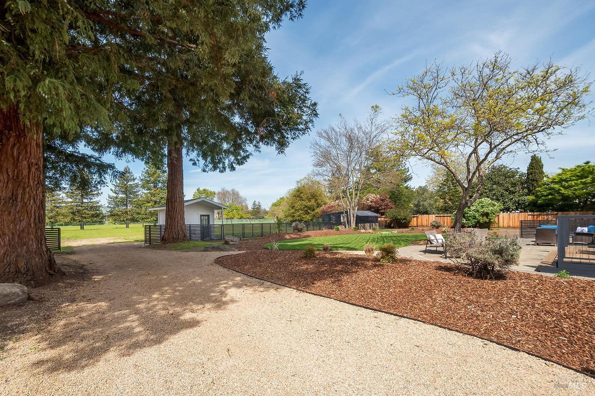 1941 Weiss Ln