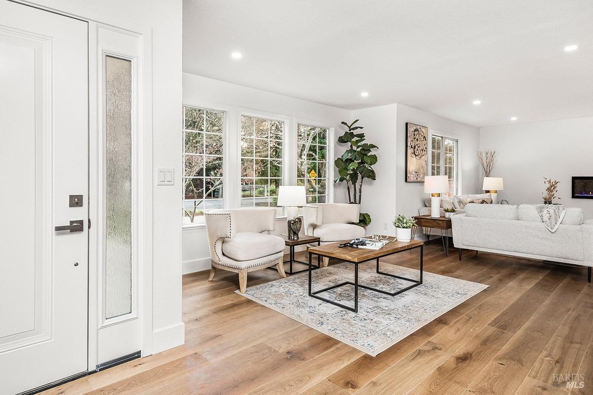 1941 Weiss Ln