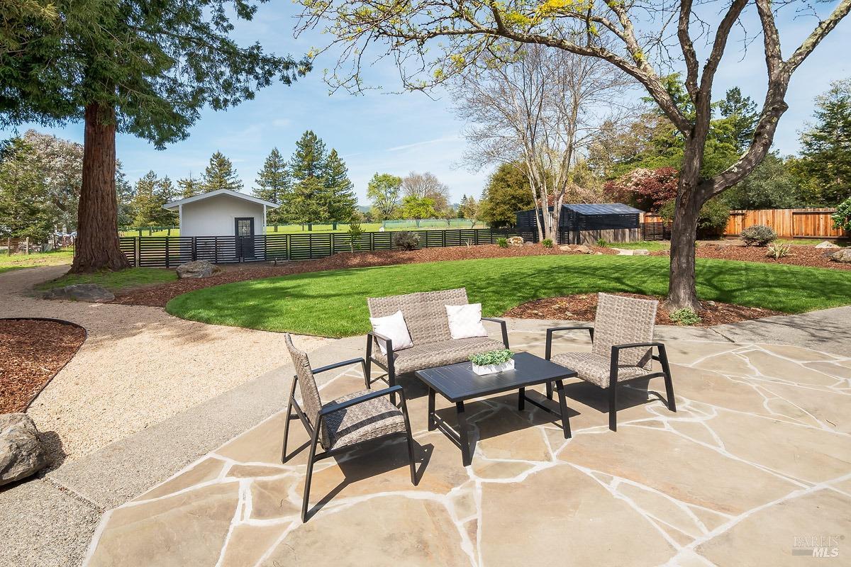 1941 Weiss Ln