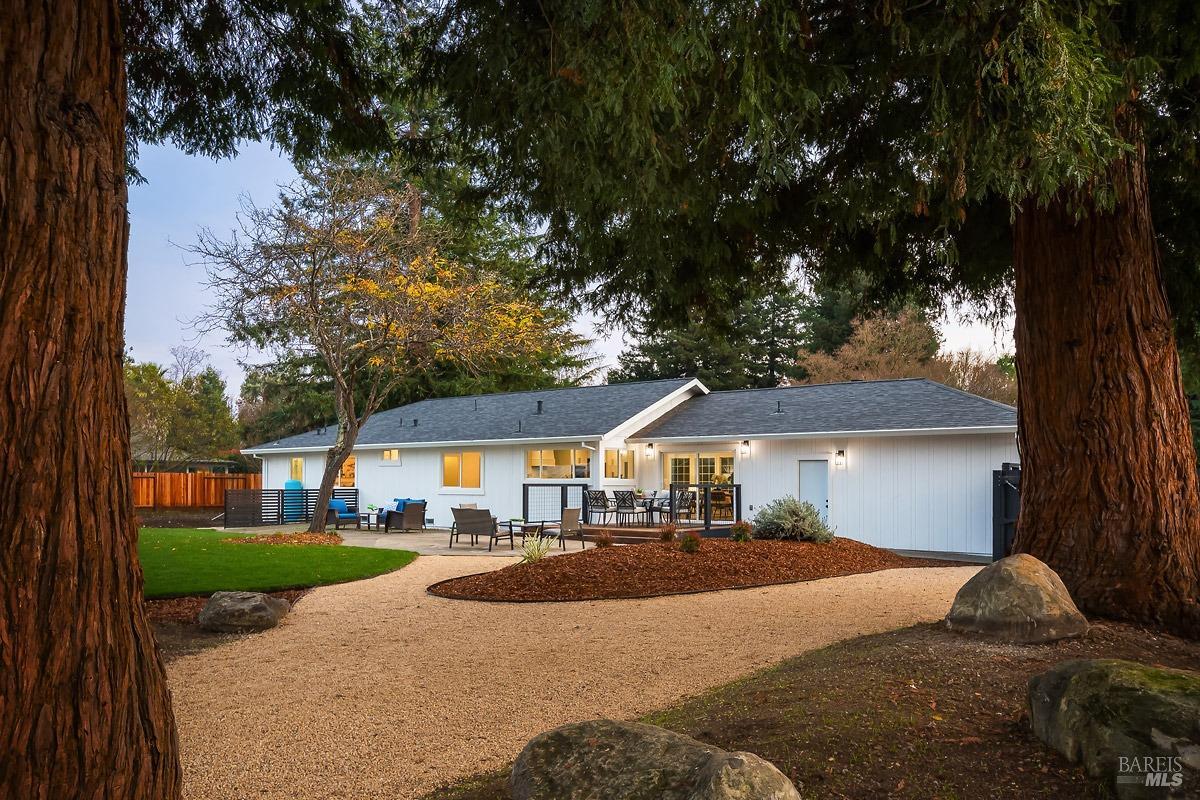 1941 Weiss Ln