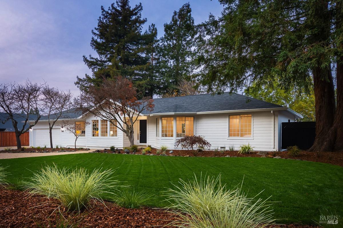 1941 Weiss Ln