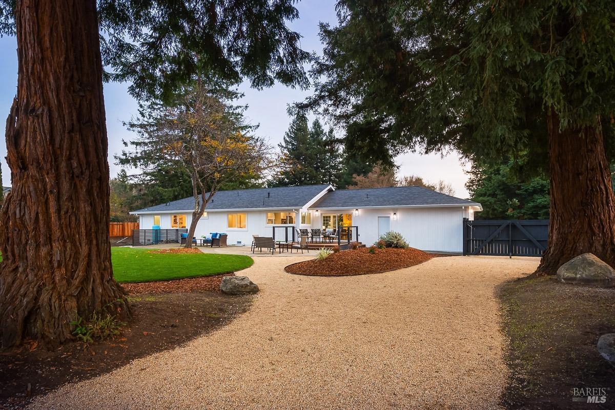 1941 Weiss Ln