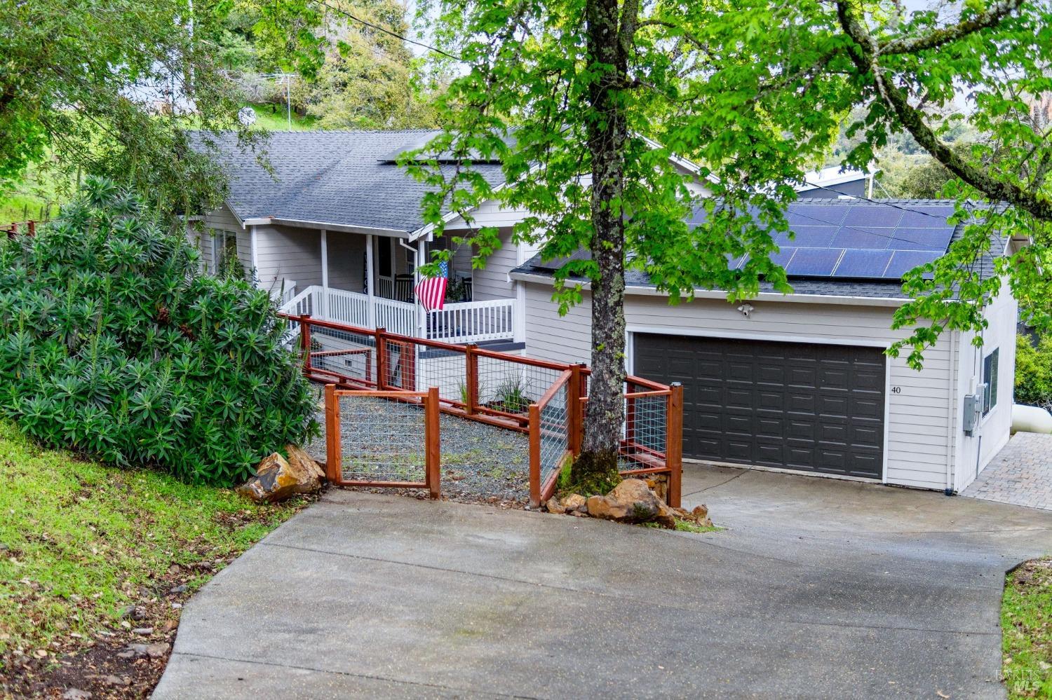 40 Ridgecrest Dr