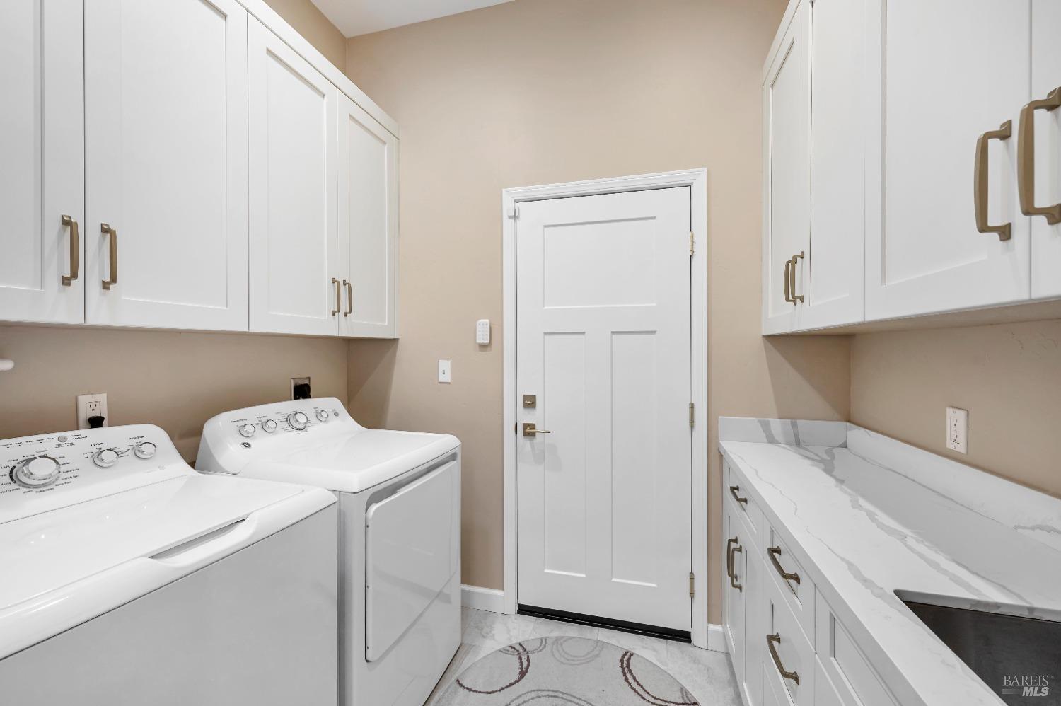 215 Darbster Pl