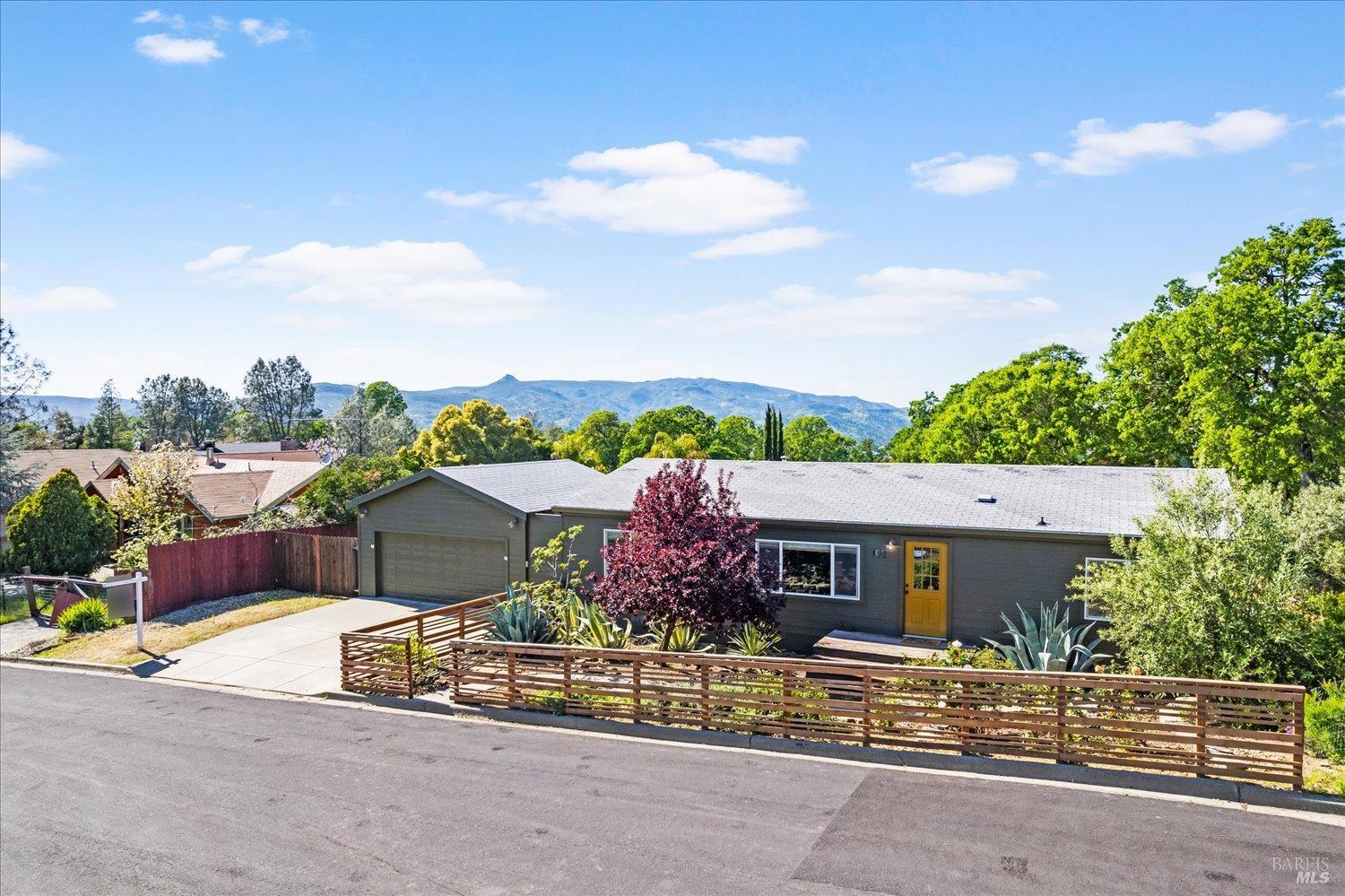102 Clearwater Ct