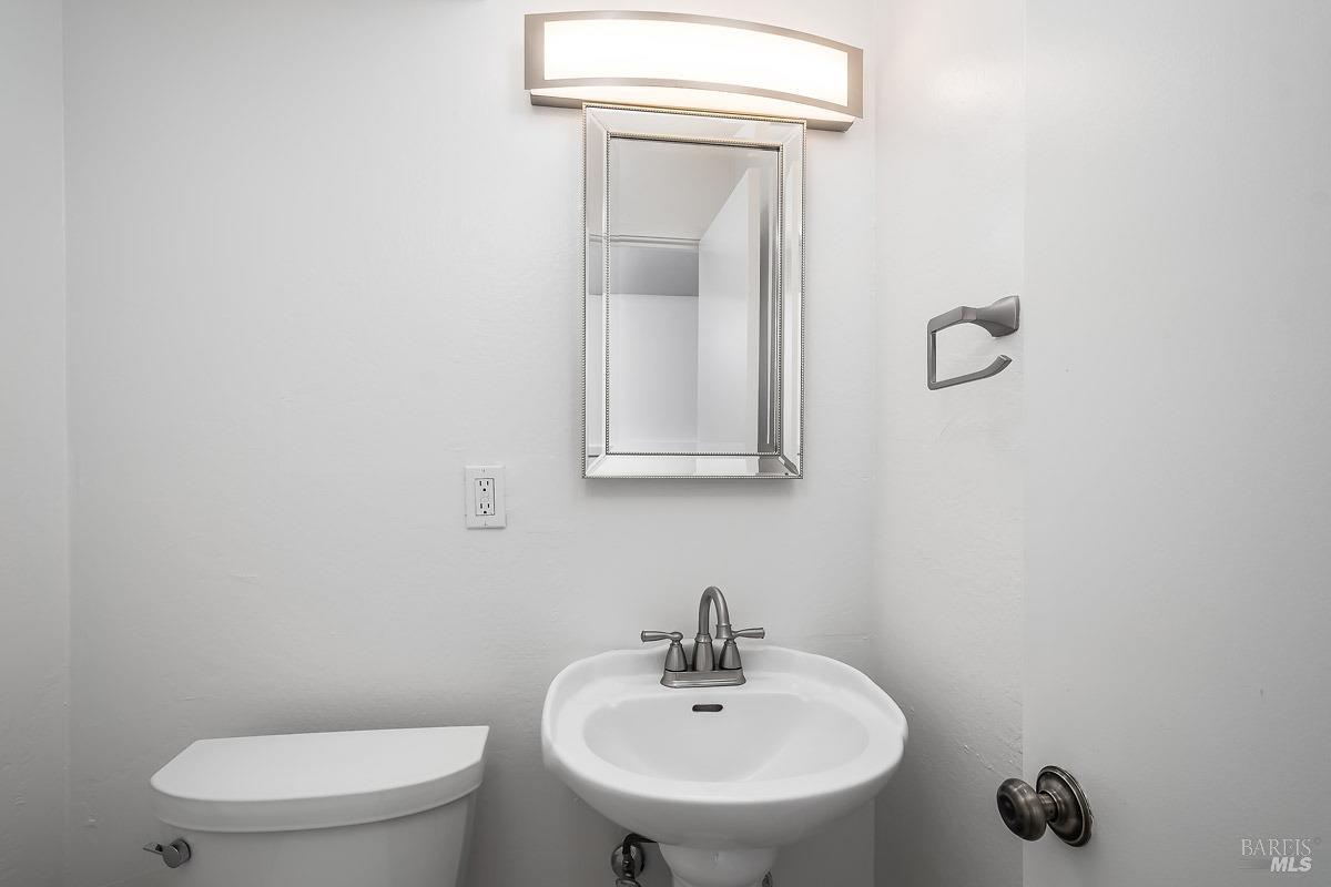 21 Windward Dr