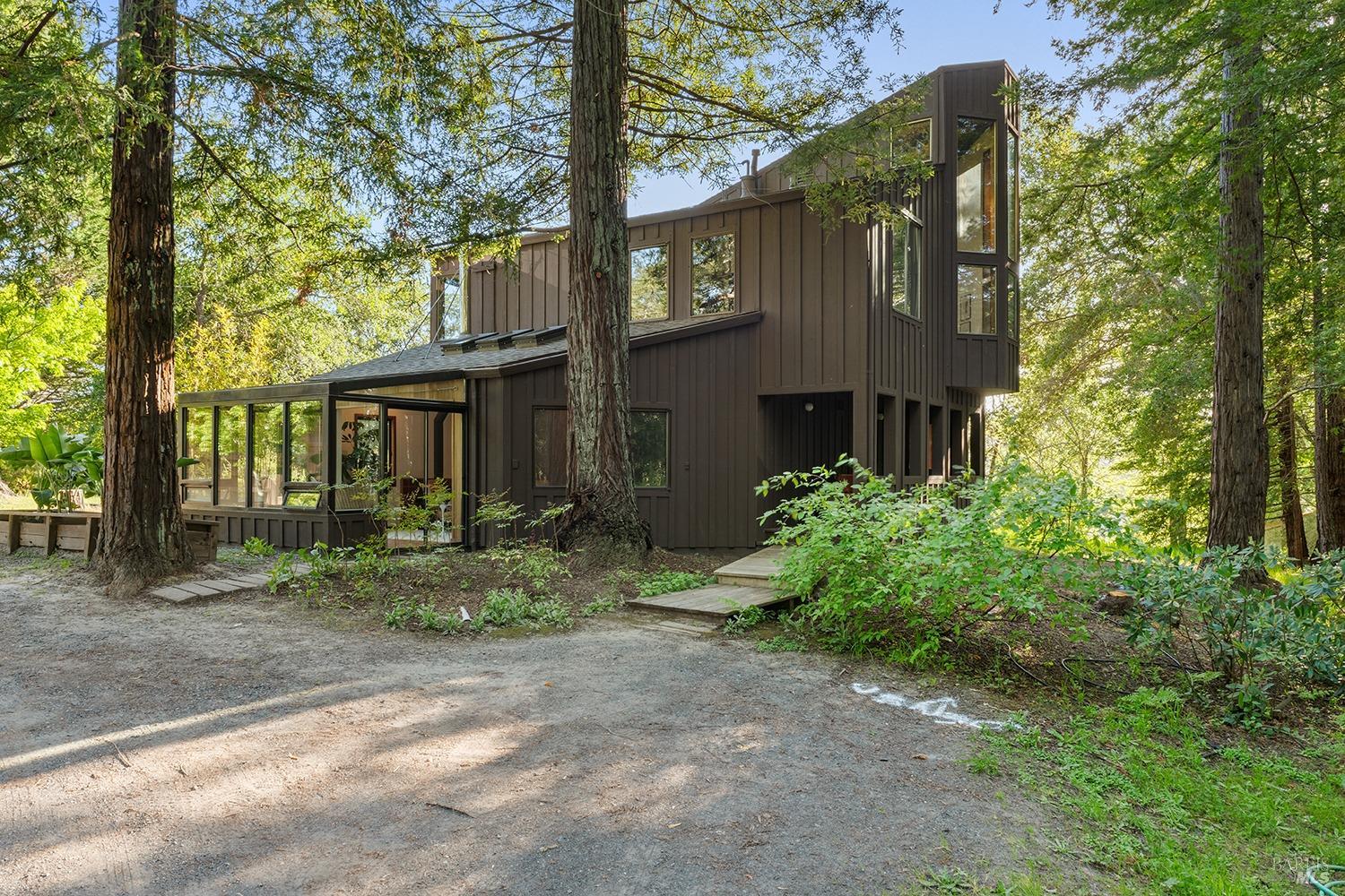 10998 Peaks Pike Rd