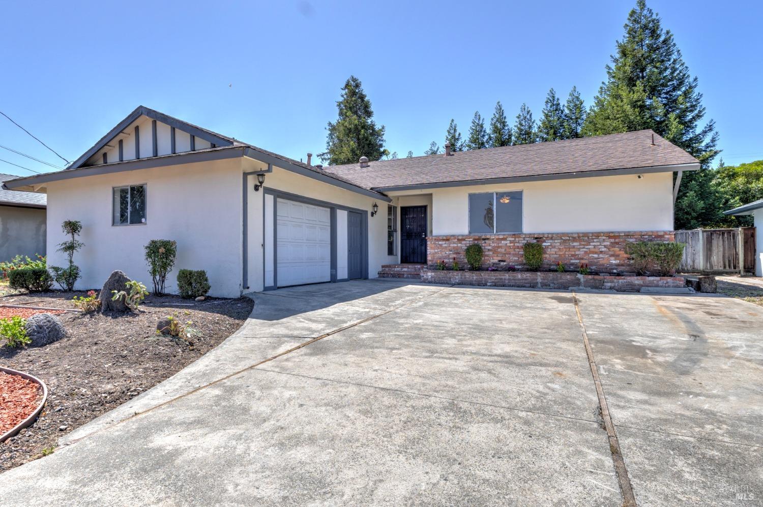 2254 Yucca St