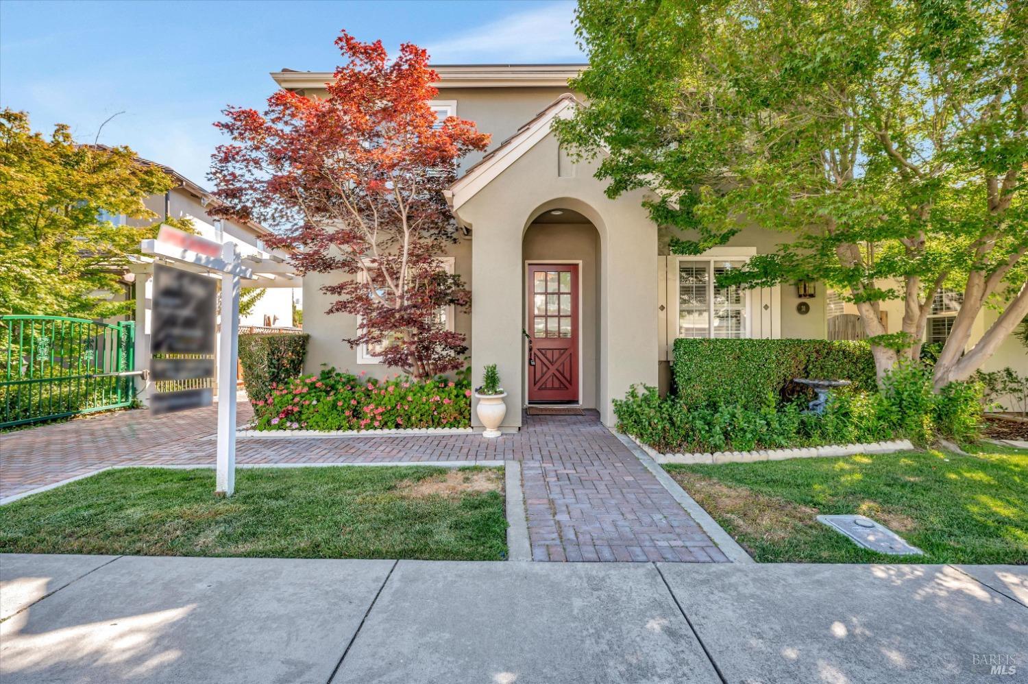 31 Laconheath Ave