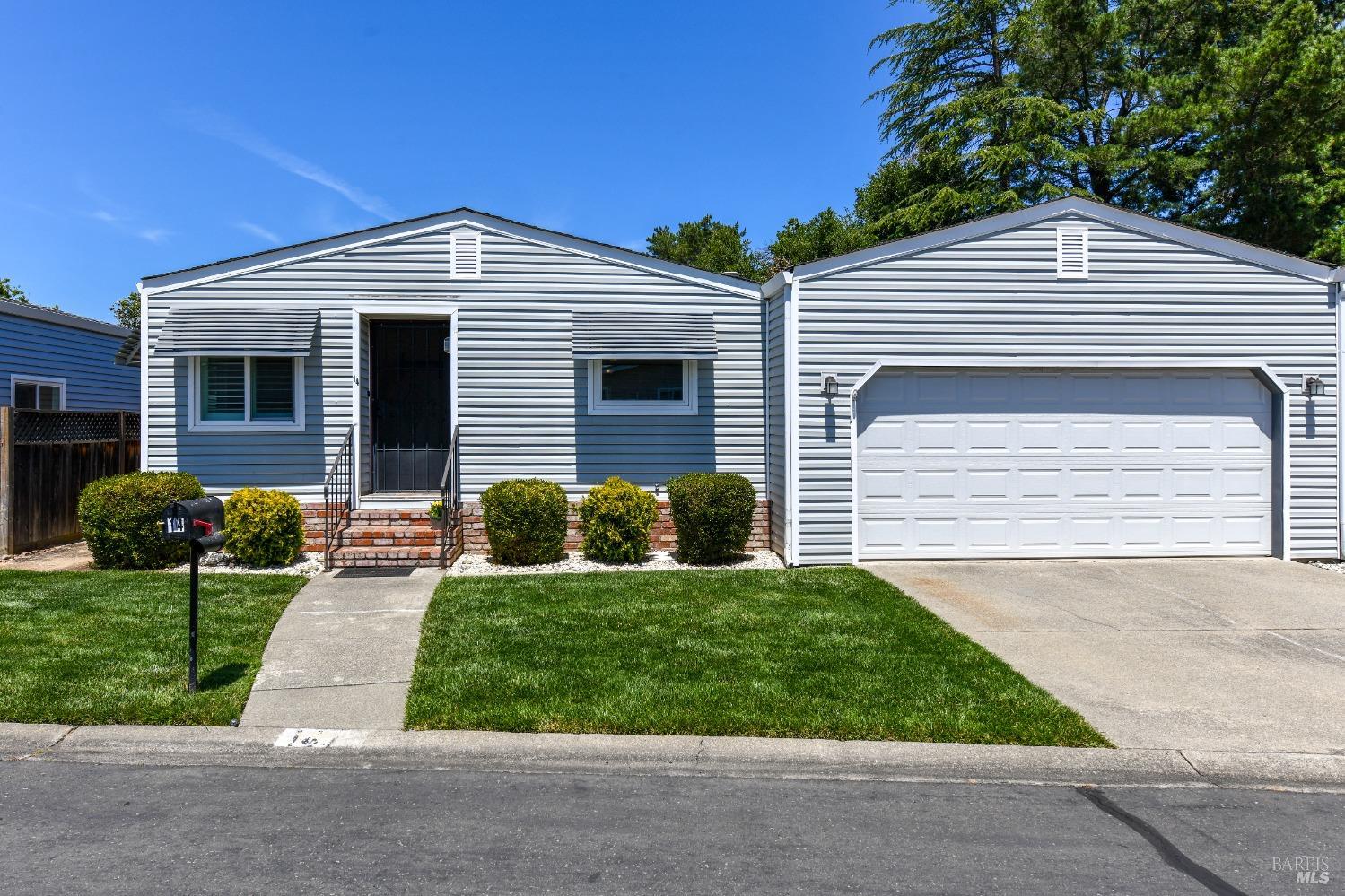 14 Falcon Crest Cir