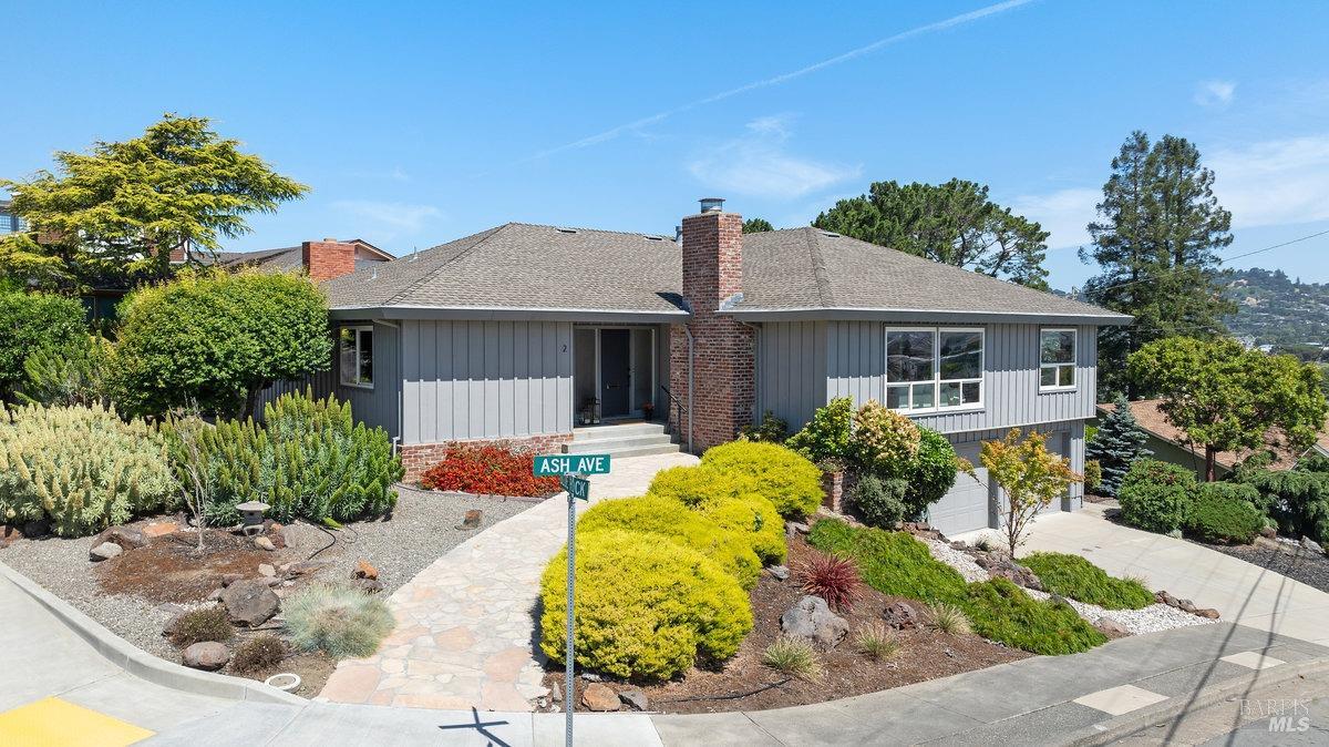 2 Blue Rock Ct