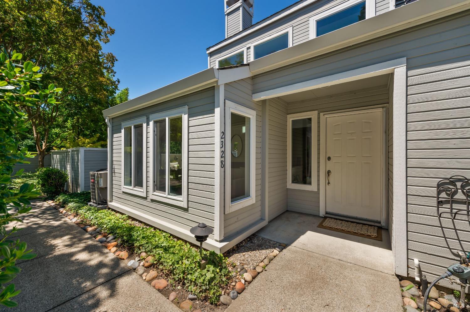 2328 Lakeview Dr