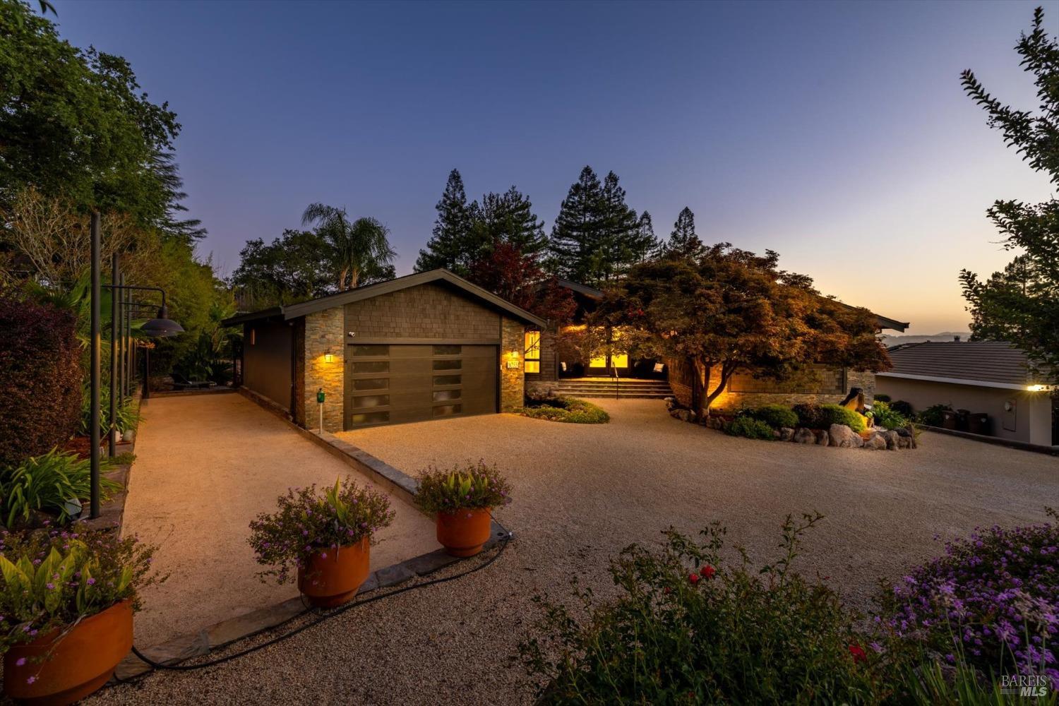 1033 Oakmont Ct