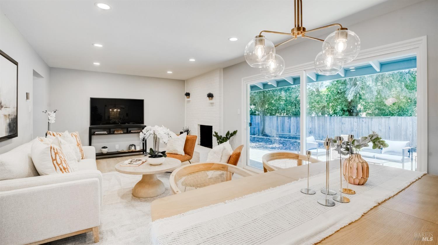 307 Ellen Ct