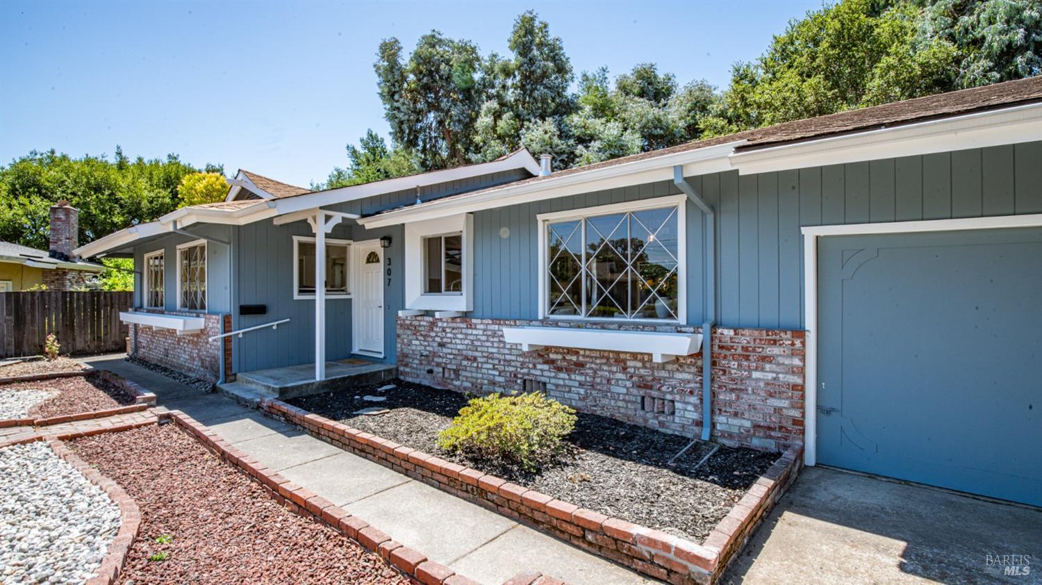 307 Ellen Ct