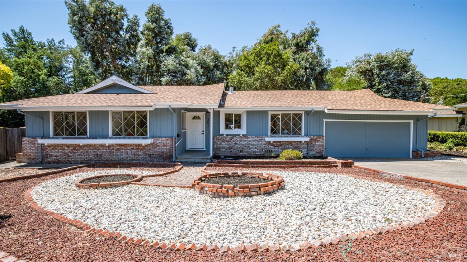 307 Ellen Ct