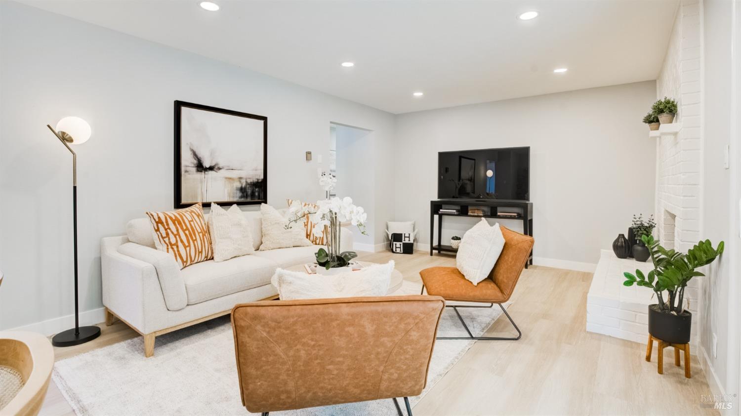 307 Ellen Ct