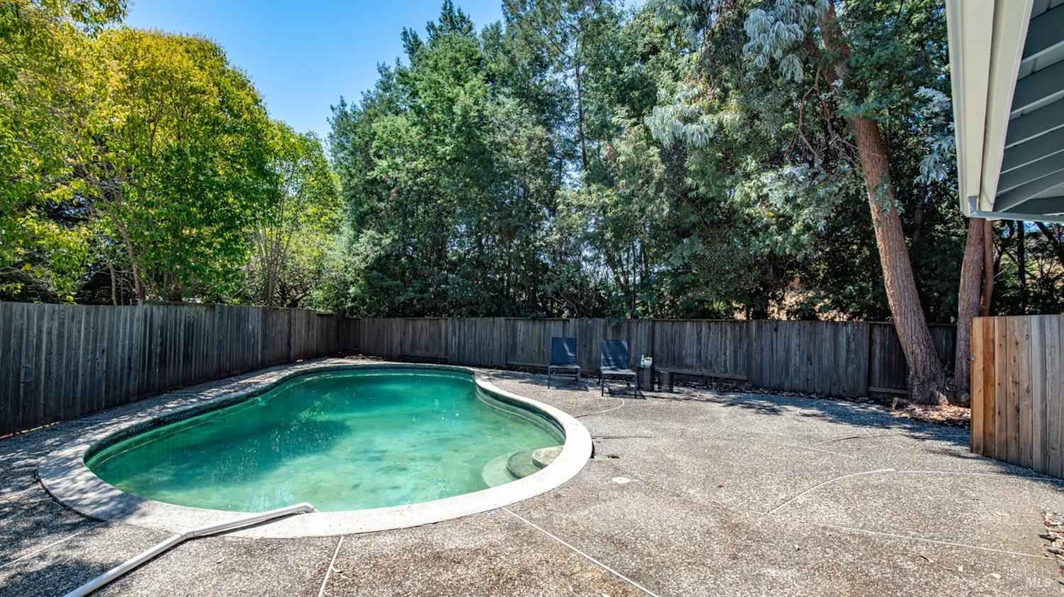 307 Ellen Ct