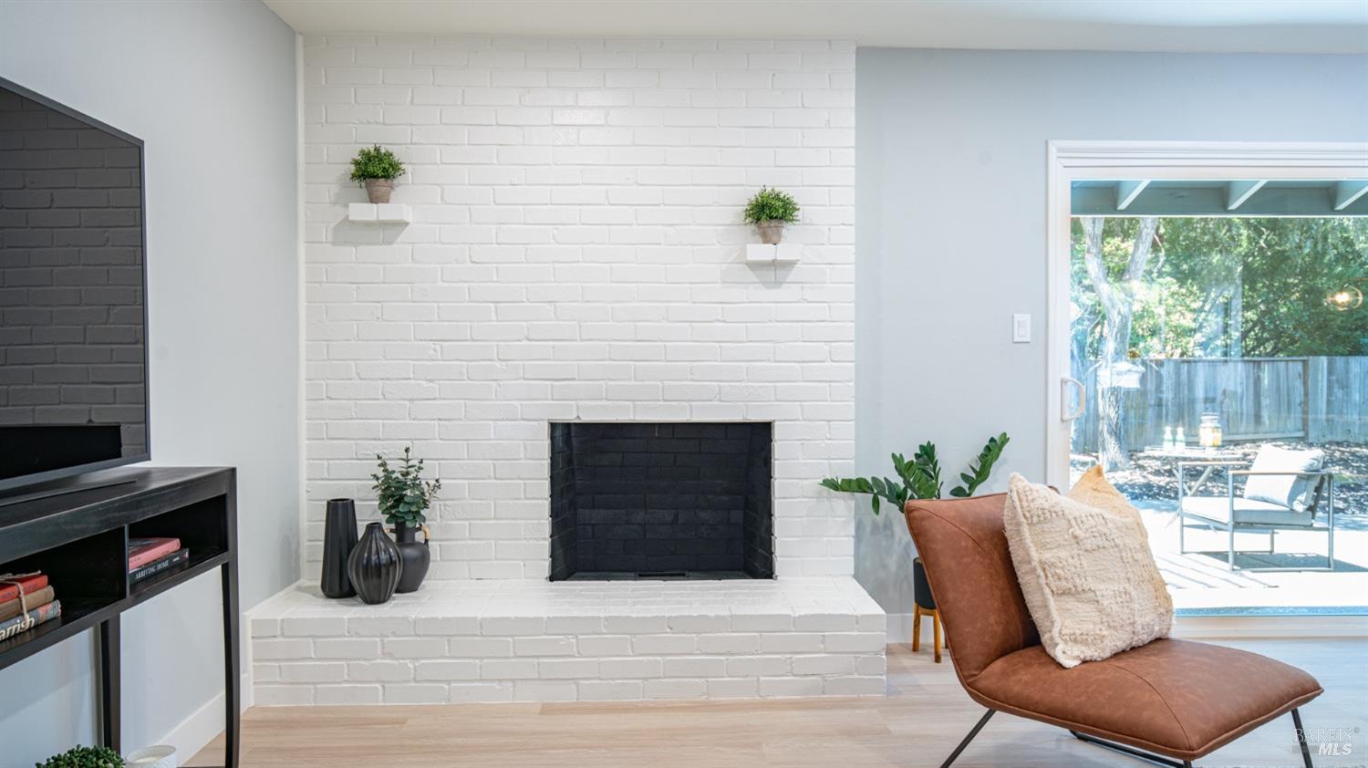 307 Ellen Ct
