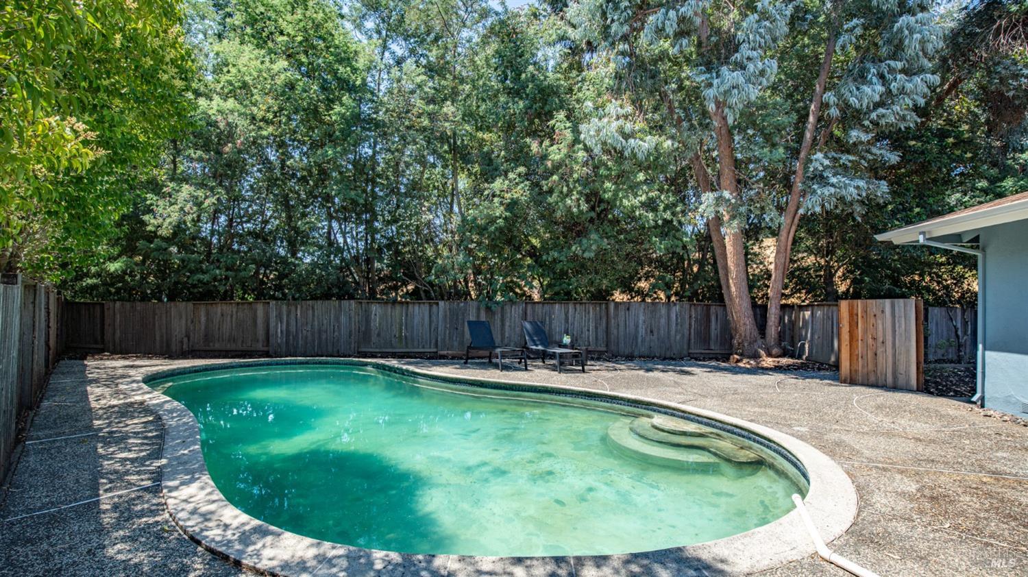 307 Ellen Ct