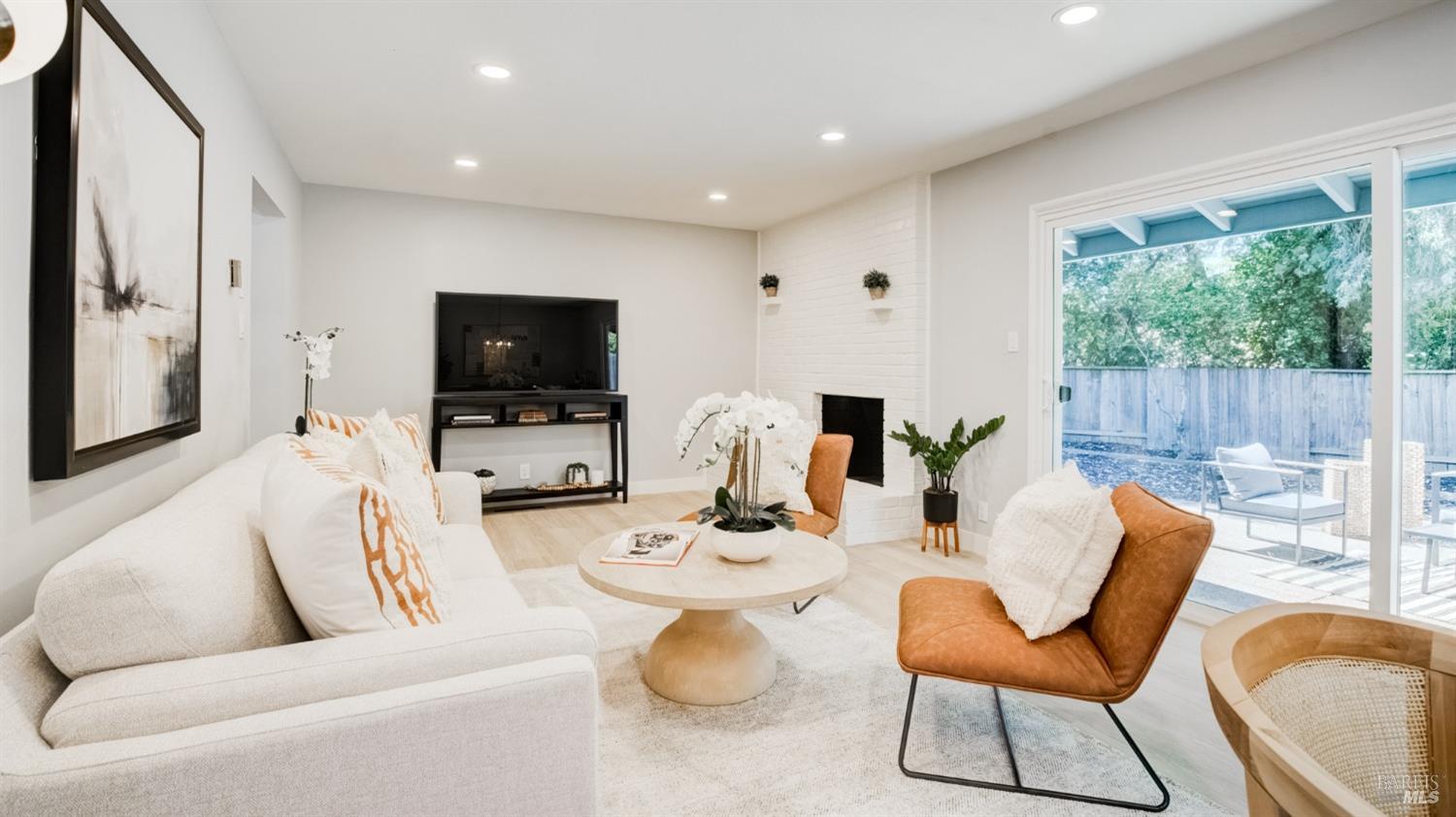 307 Ellen Ct