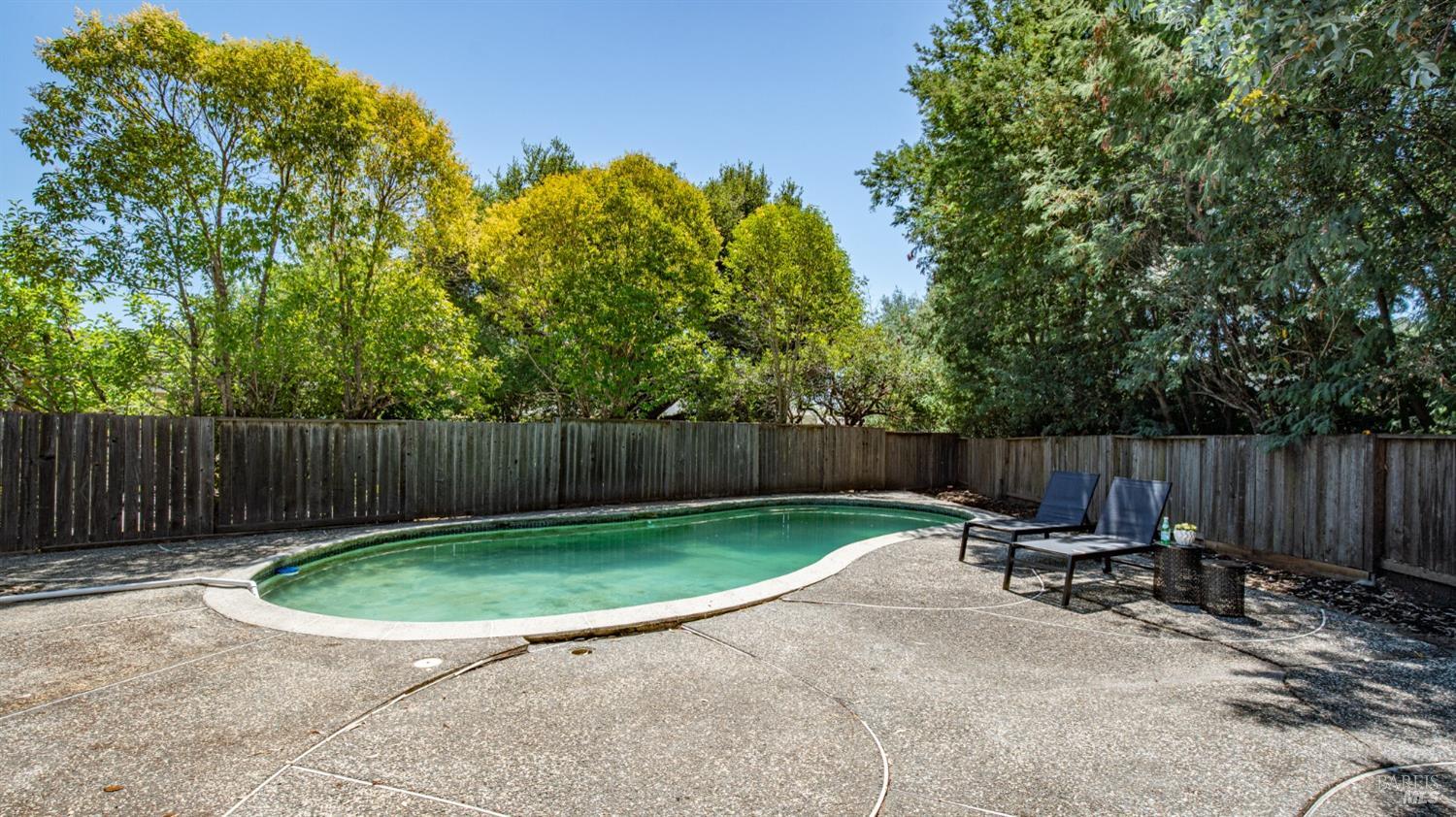 307 Ellen Ct