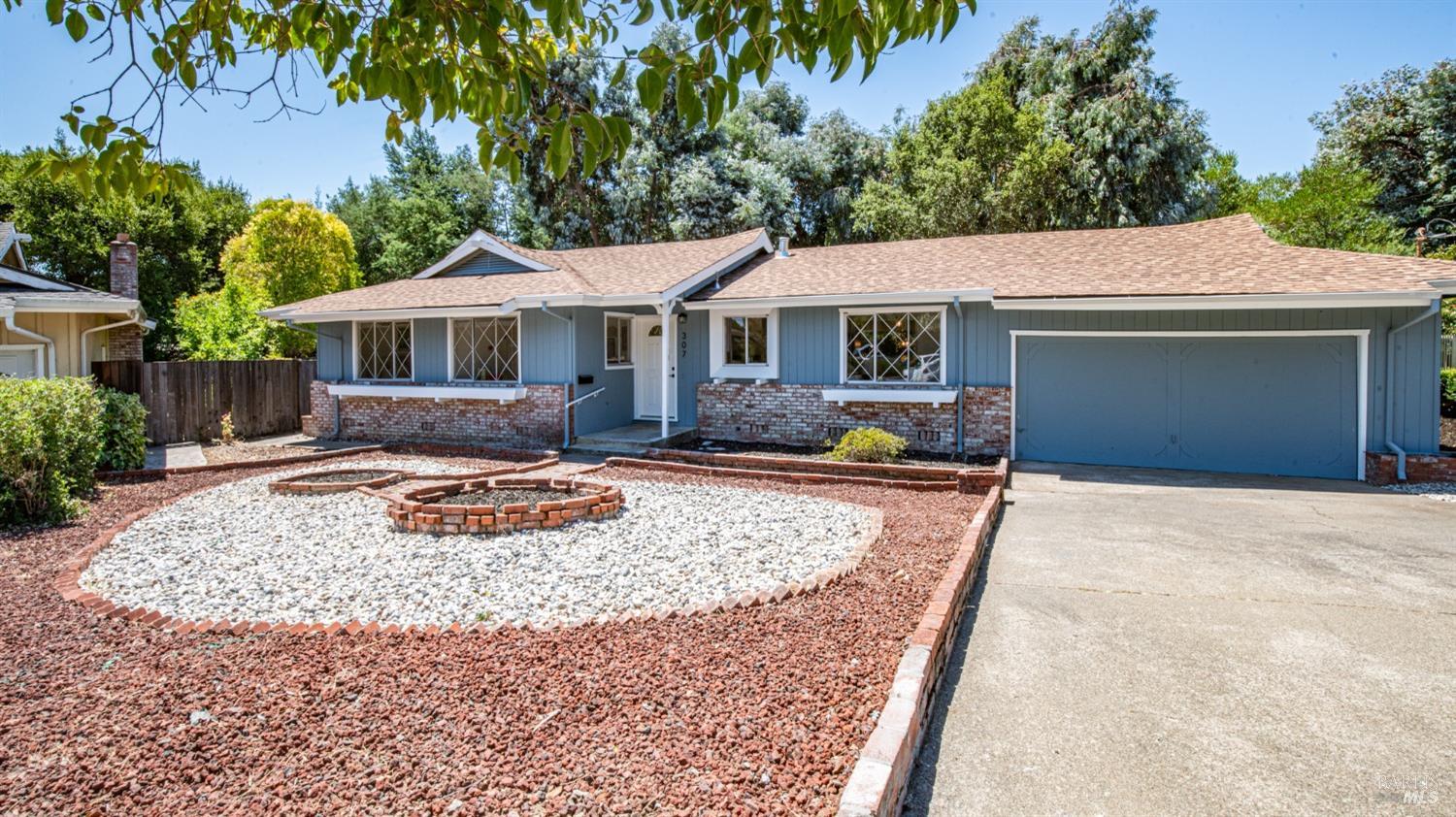 307 Ellen Ct