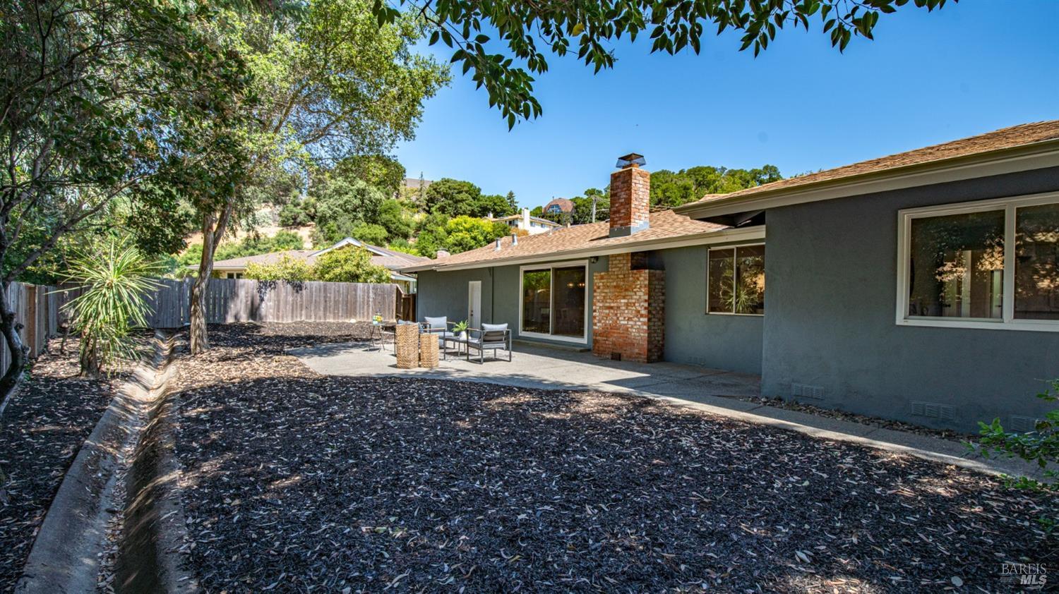 307 Ellen Ct