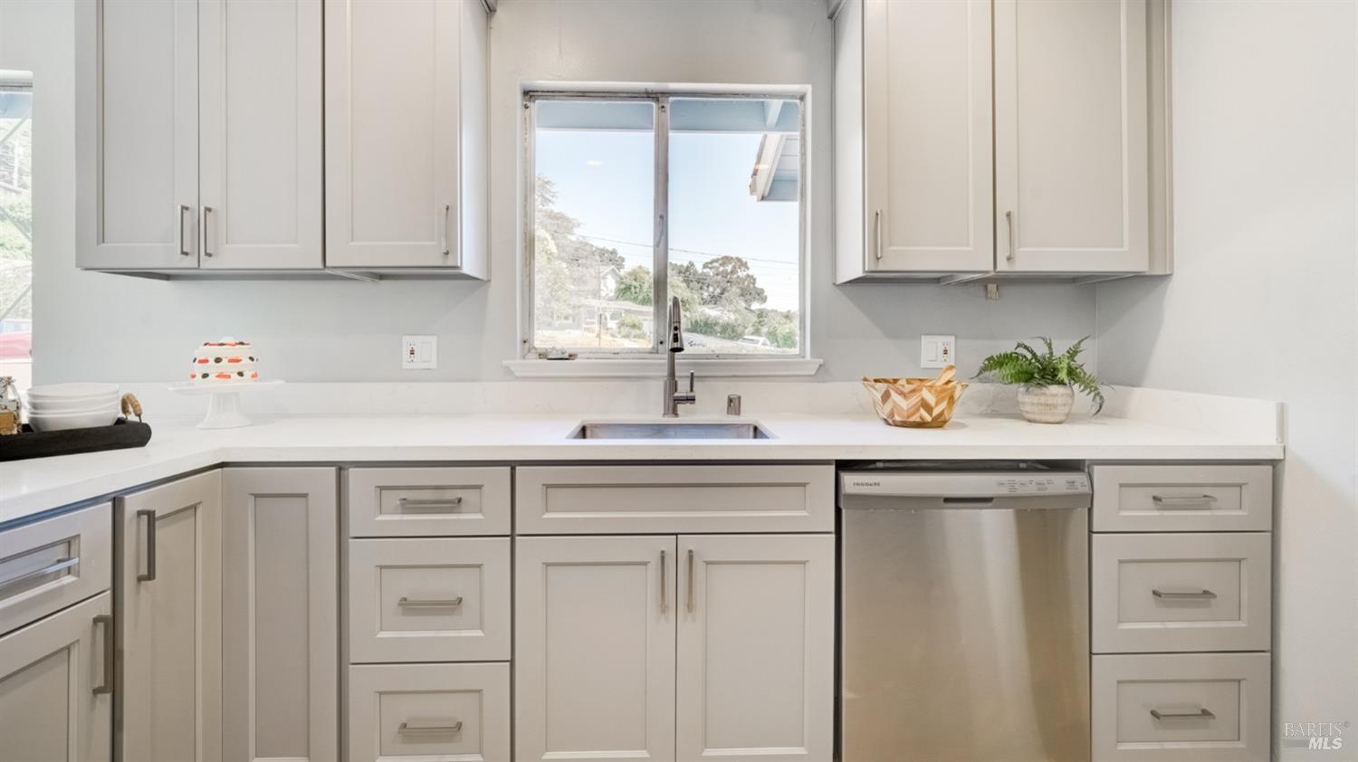307 Ellen Ct