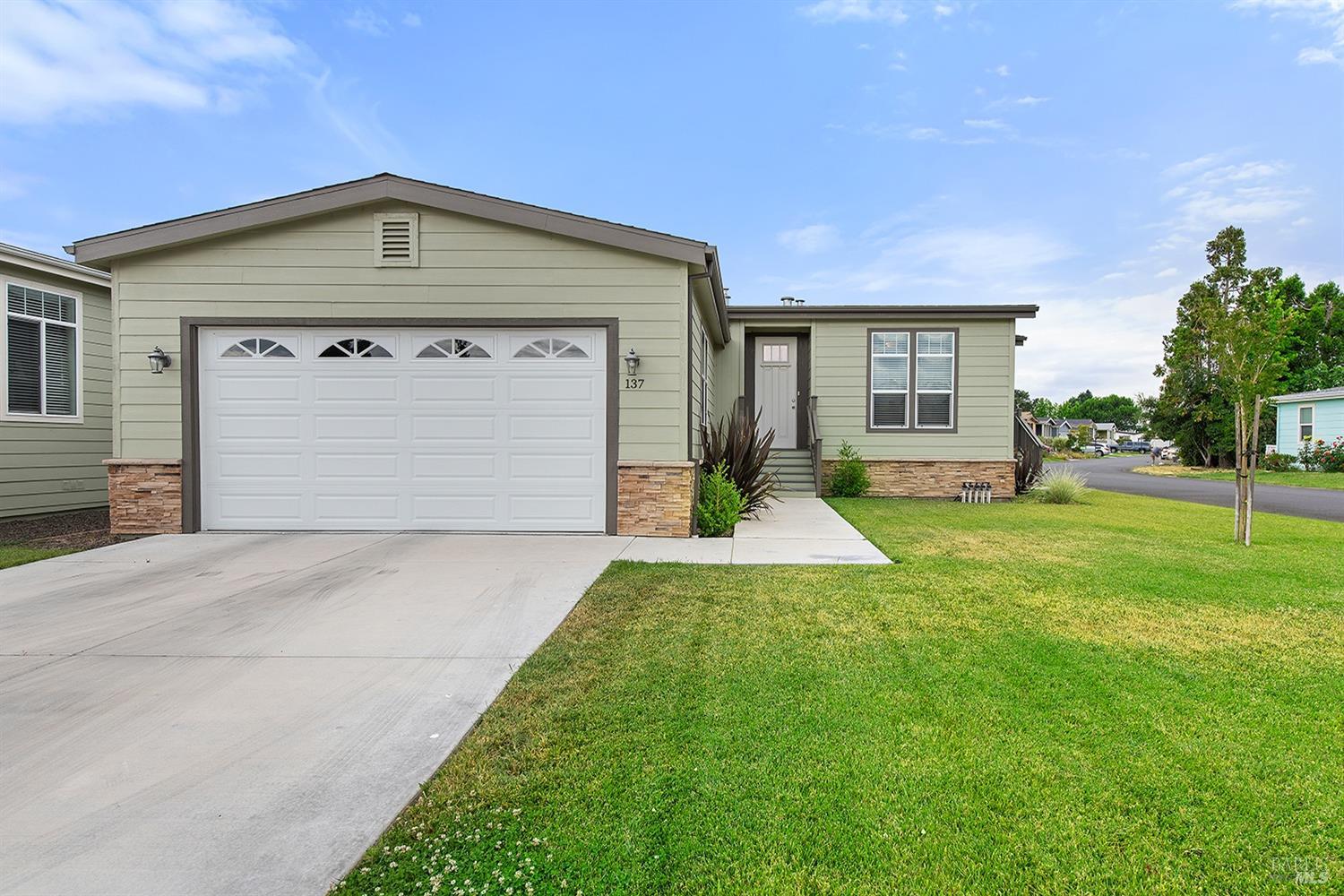 1945 Piner, Space 137 Rd