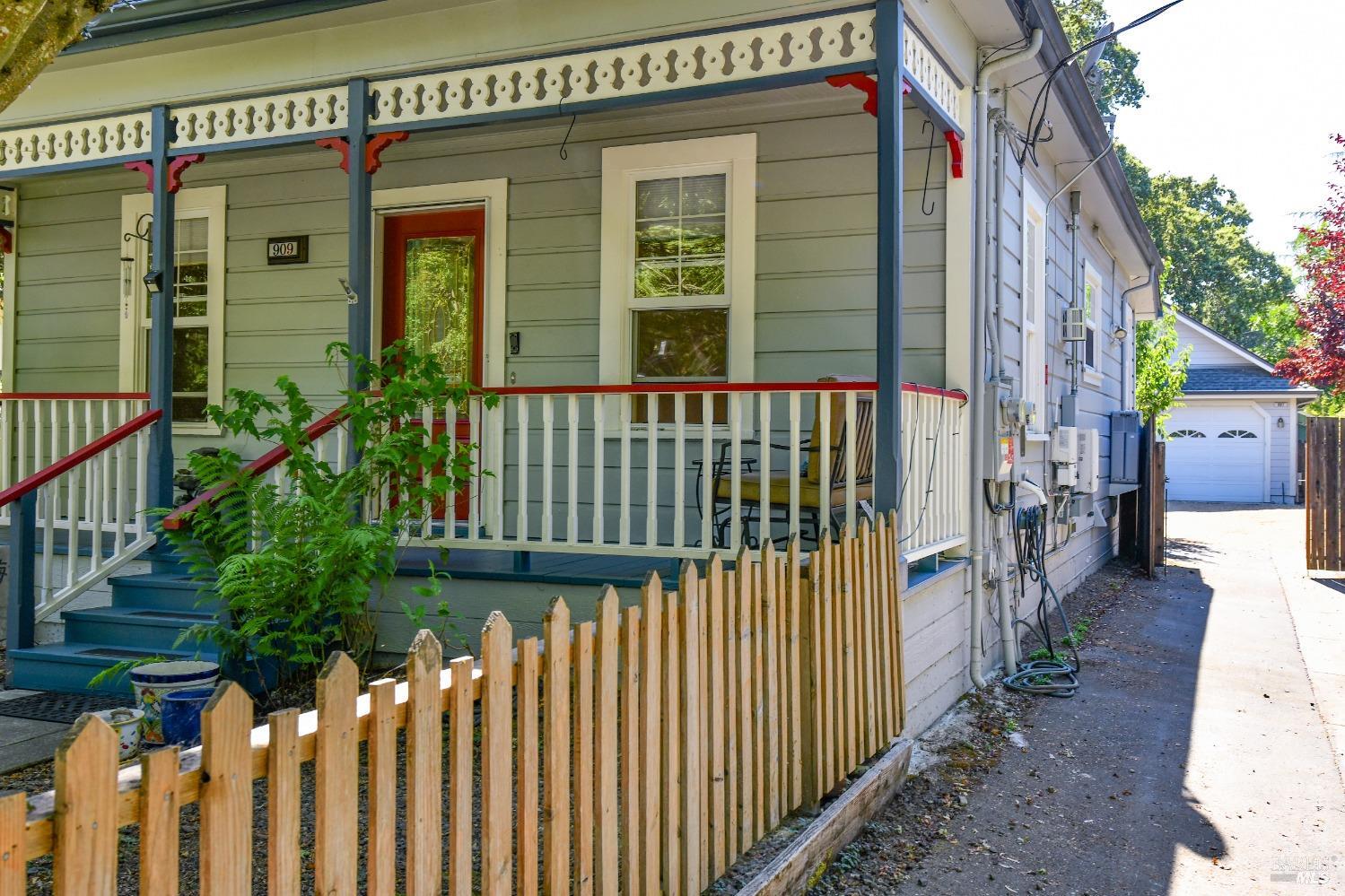 909 Wright St