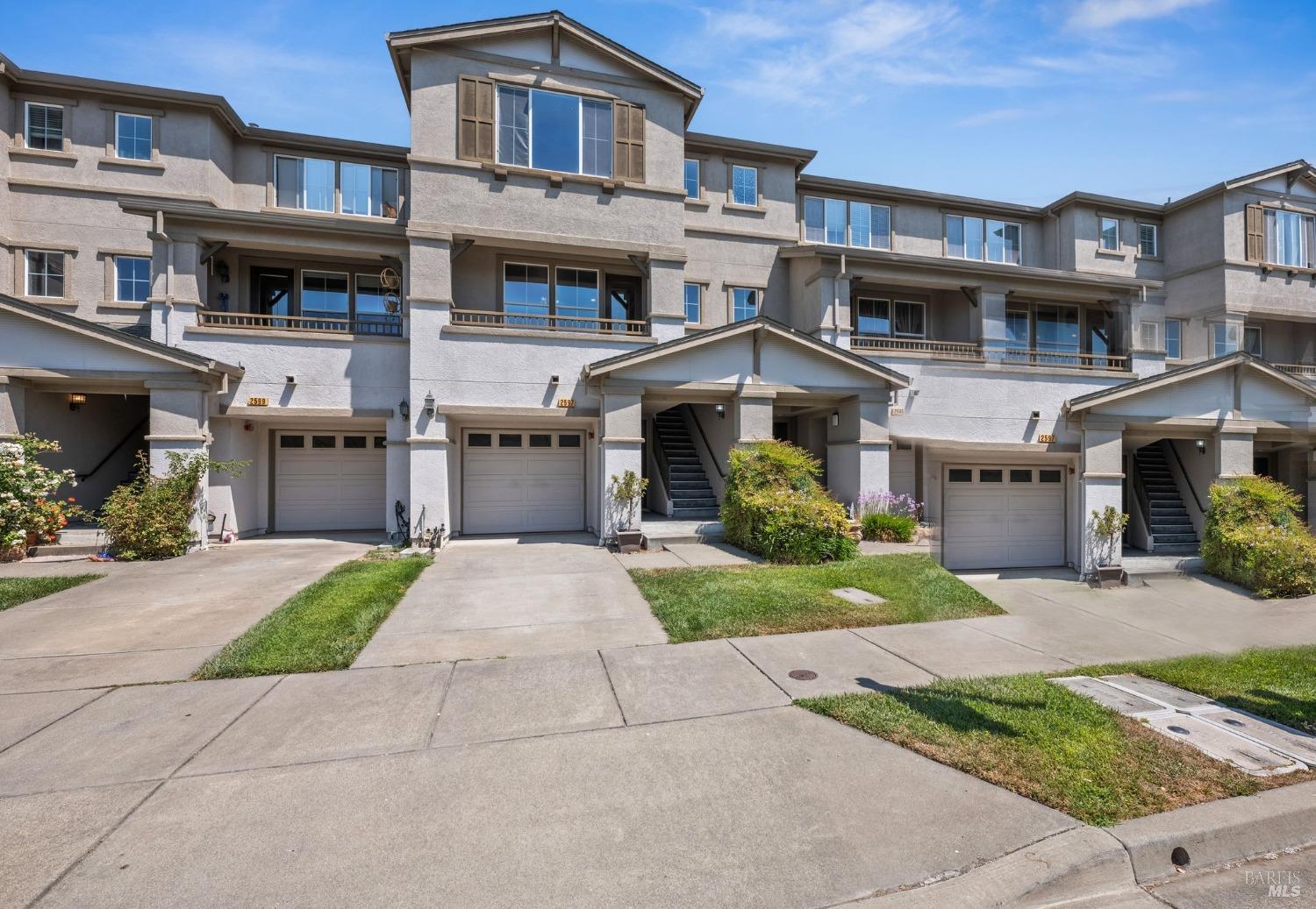 2597 Edgewater Dr