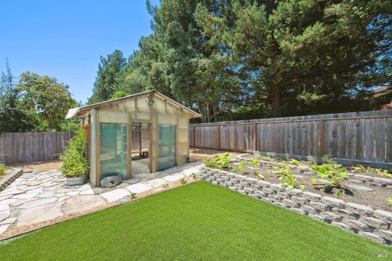 2021 Sultana Dr