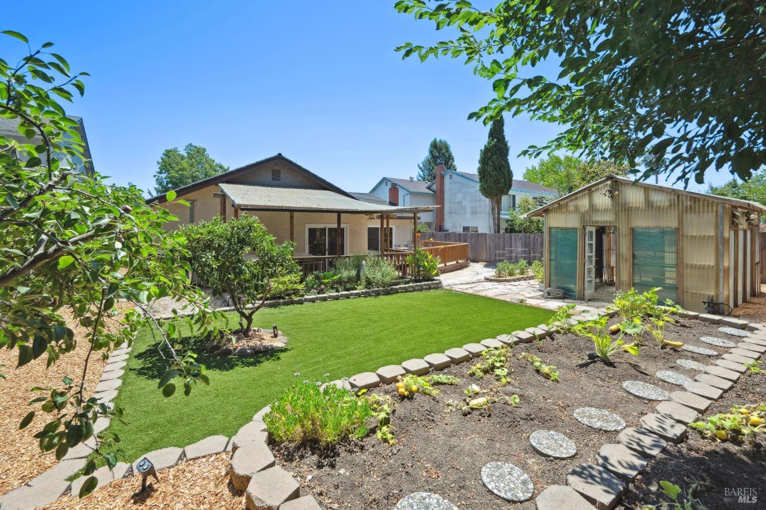 2021 Sultana Dr