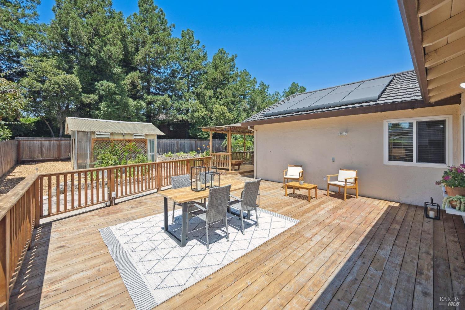 2021 Sultana Dr